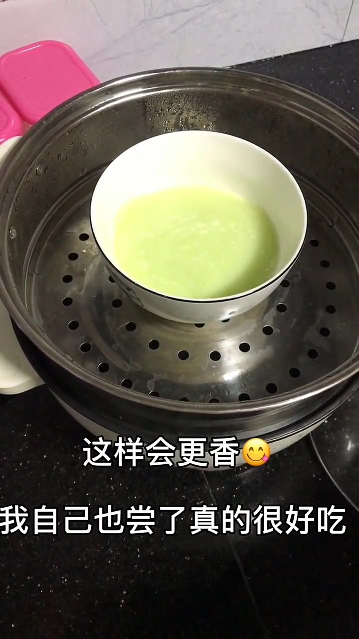 六月龄宝宝辅食添加顺序之白菜泥米糊 六月龄宝宝不吃米粉怎么办?当然是吃米糊咯宝宝真的好喜欢