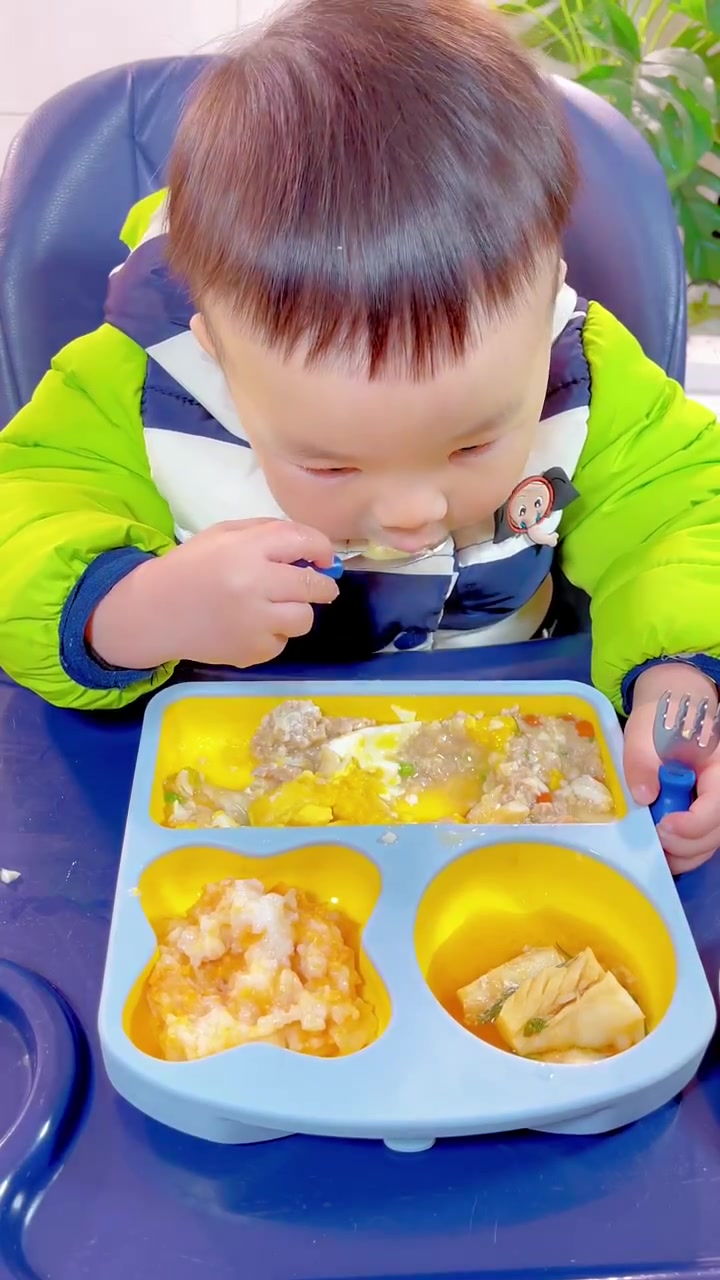 15分钟就可以搞定宝宝辅食蒸|软嫩好消化的山药肉饼蒸蛋,搭配营养满满的清蒸鳕鱼,水果拼盘(