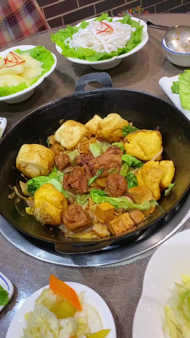 四人来吃铁锅炖,美味量足很实惠,坐在炕上,更给力,停车方便,适合你 食物主义 太原探店 太