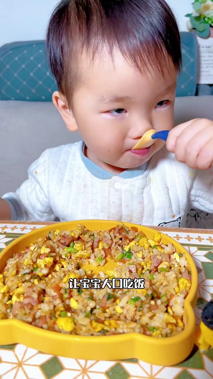 5分钟就可以搞定的宝宝午餐,有菜有肉有蛋一碗搞定,做法简单宝宝也很喜欢吃