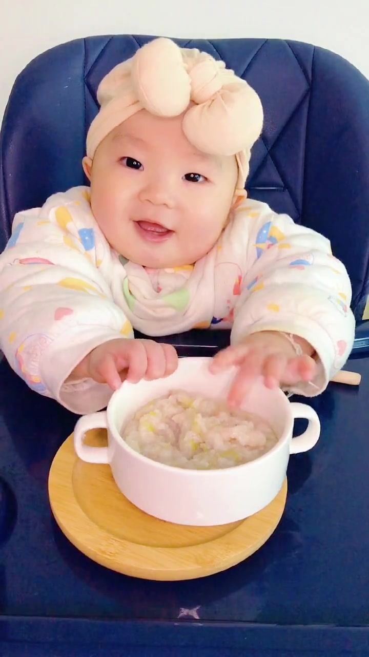 好脾胃是靠吃出来的,山药牛肉粥健脾胃又补血,营养美味做法简单,没有牙的宝宝也能吃哦
