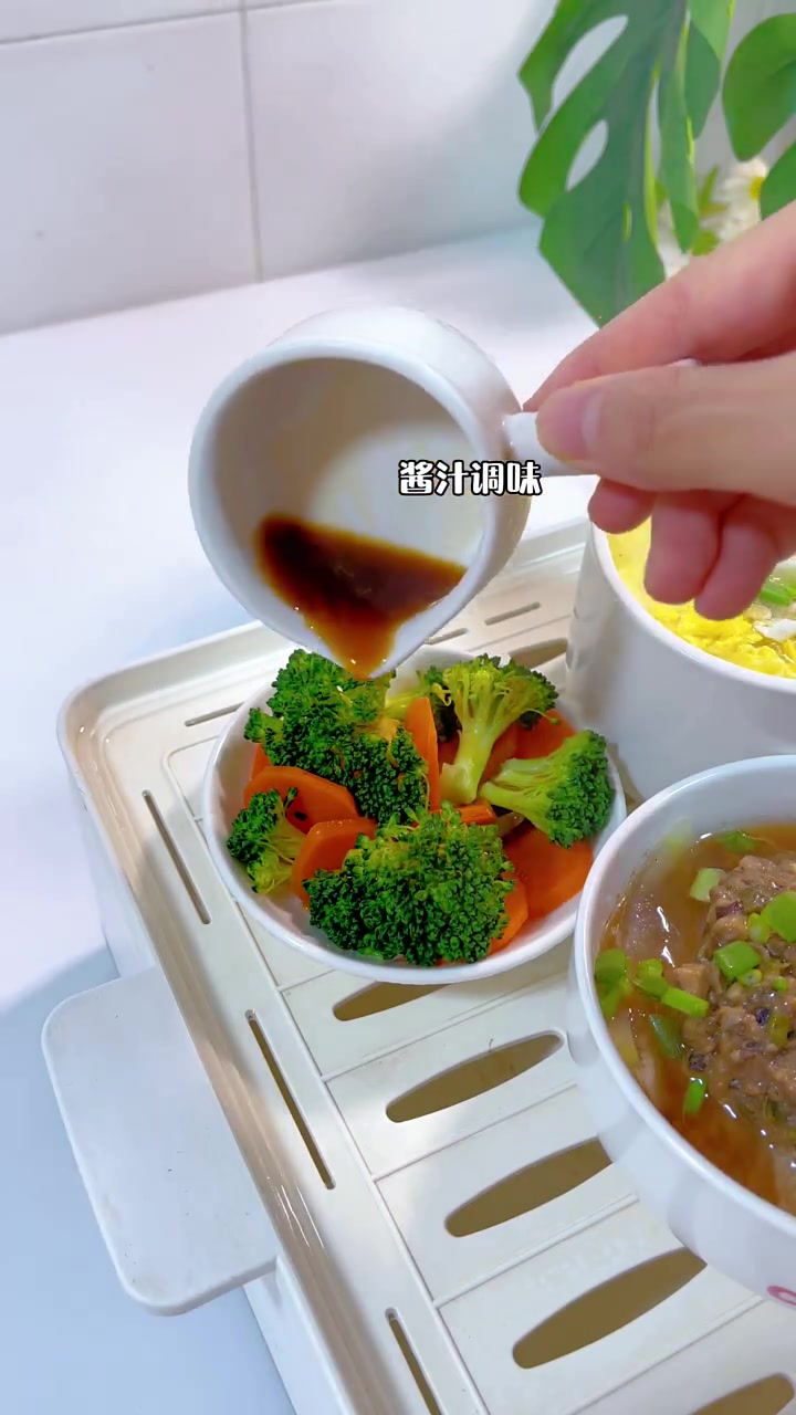 营养还是蒸的好,给宝宝安排辅食一锅蒸啦,15分钟就可以搞定宝宝一餐。今日份美食∶冬瓜蒸肉饼
