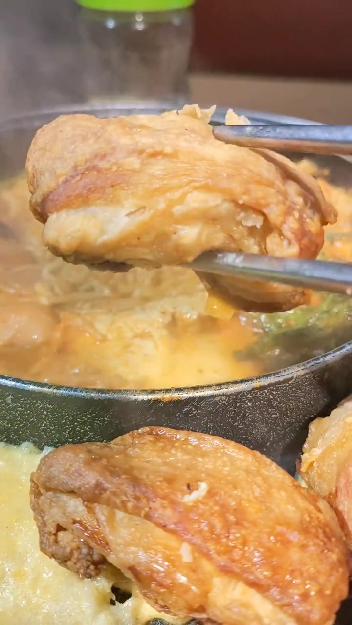 新鲜食材让您吃得放心 氛围感餐厅打卡 部队锅 炸鸡 韩国料理 正直的金胖胖韩式大排档,南京