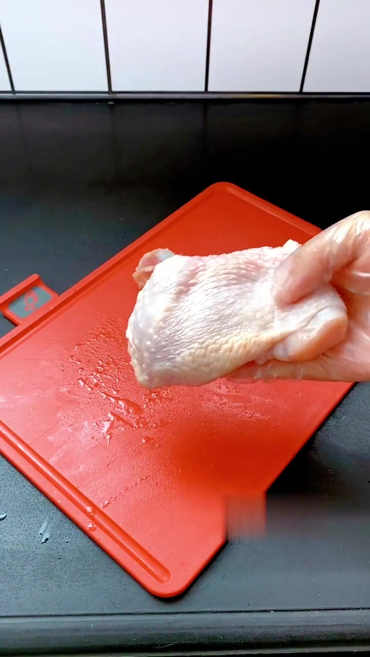 简单三步,轻松剔骨鸡腿肉!