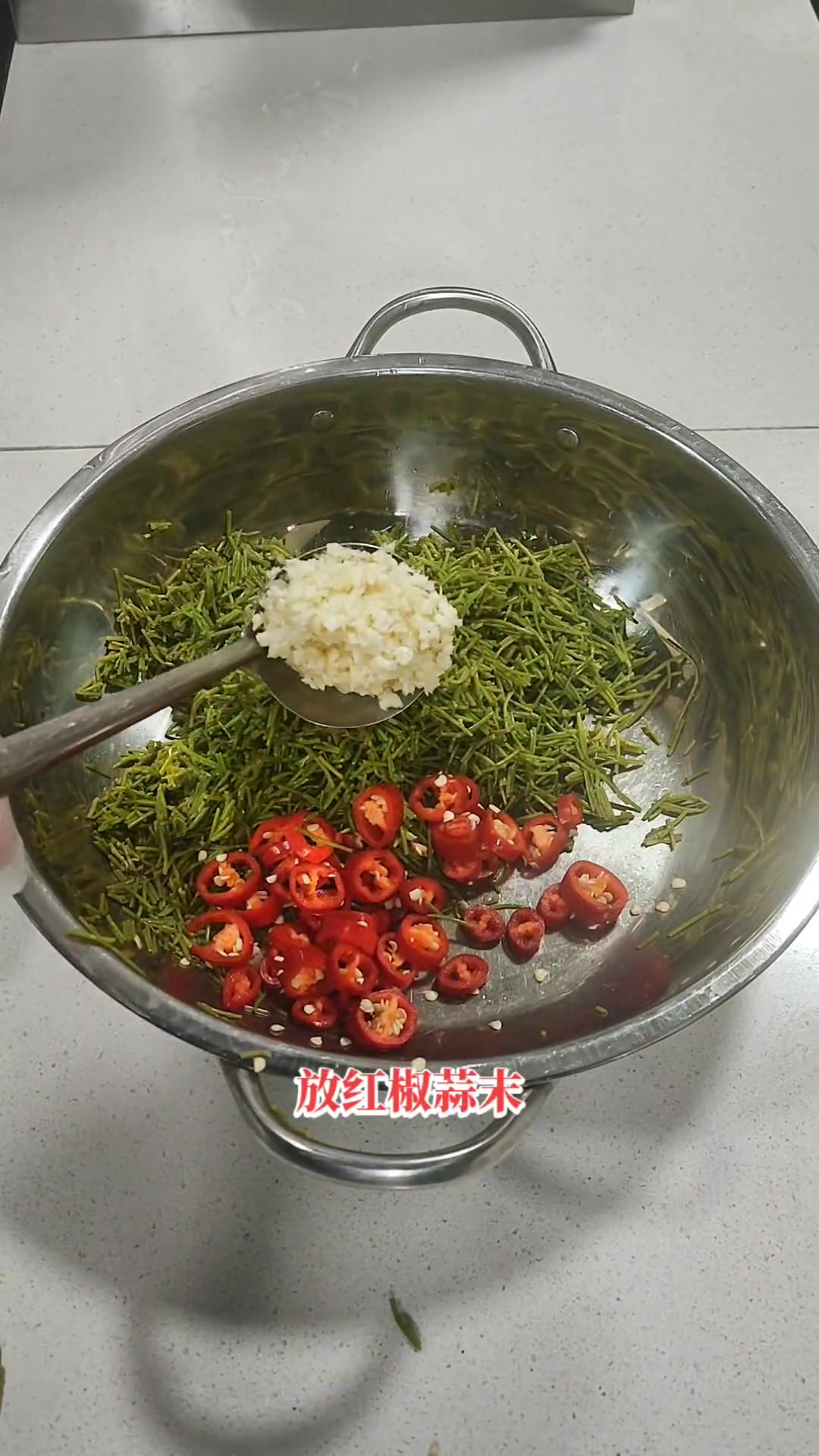 凉拌菱角菜,这种做法味道很赞 家常菜 美食教程 在家做美食 跟着视频学做菜 舌尖上的美食
