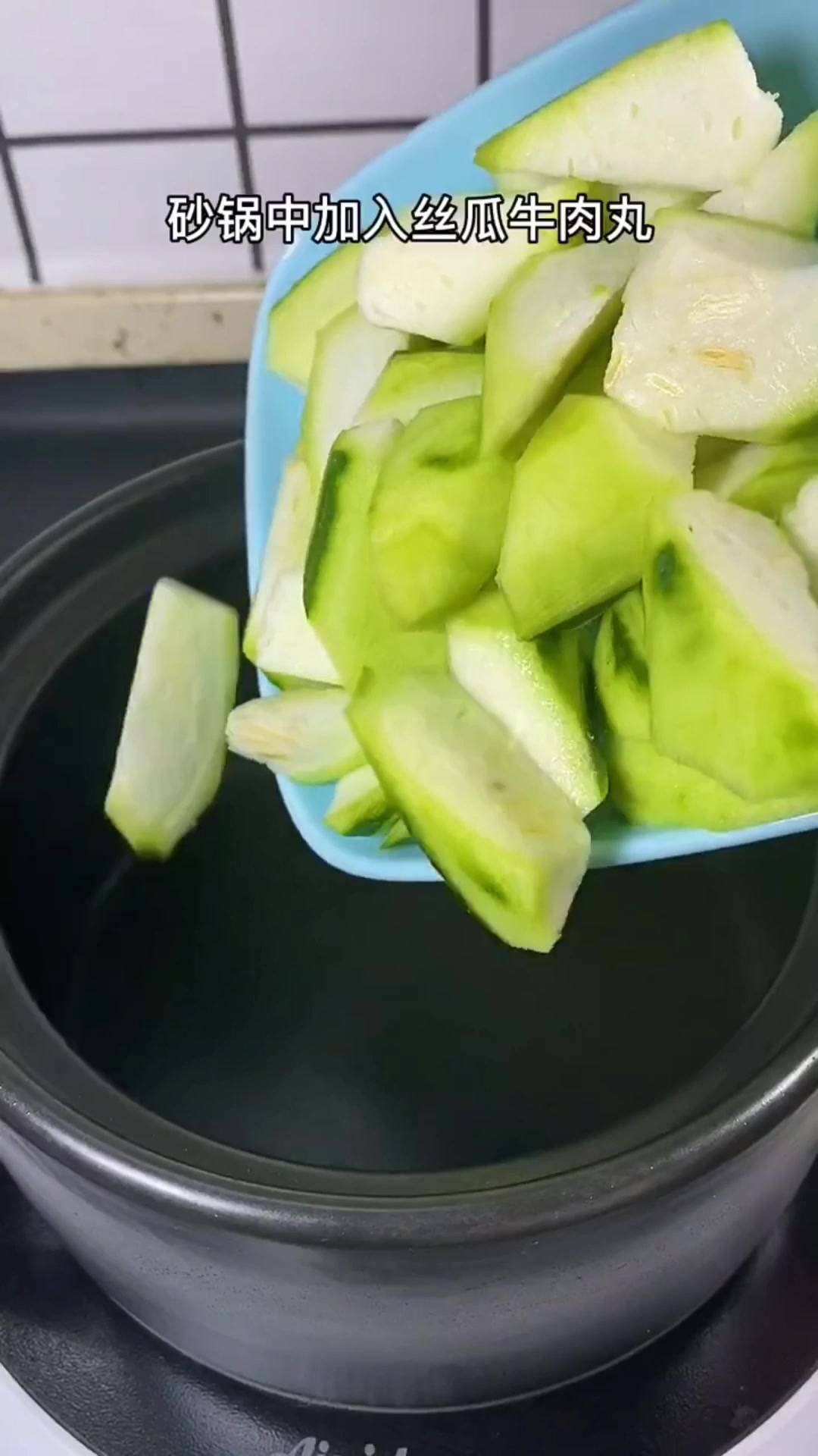 解锁新吃法:牛肉丸用米汤做汤底你吃过吗?味道鲜美