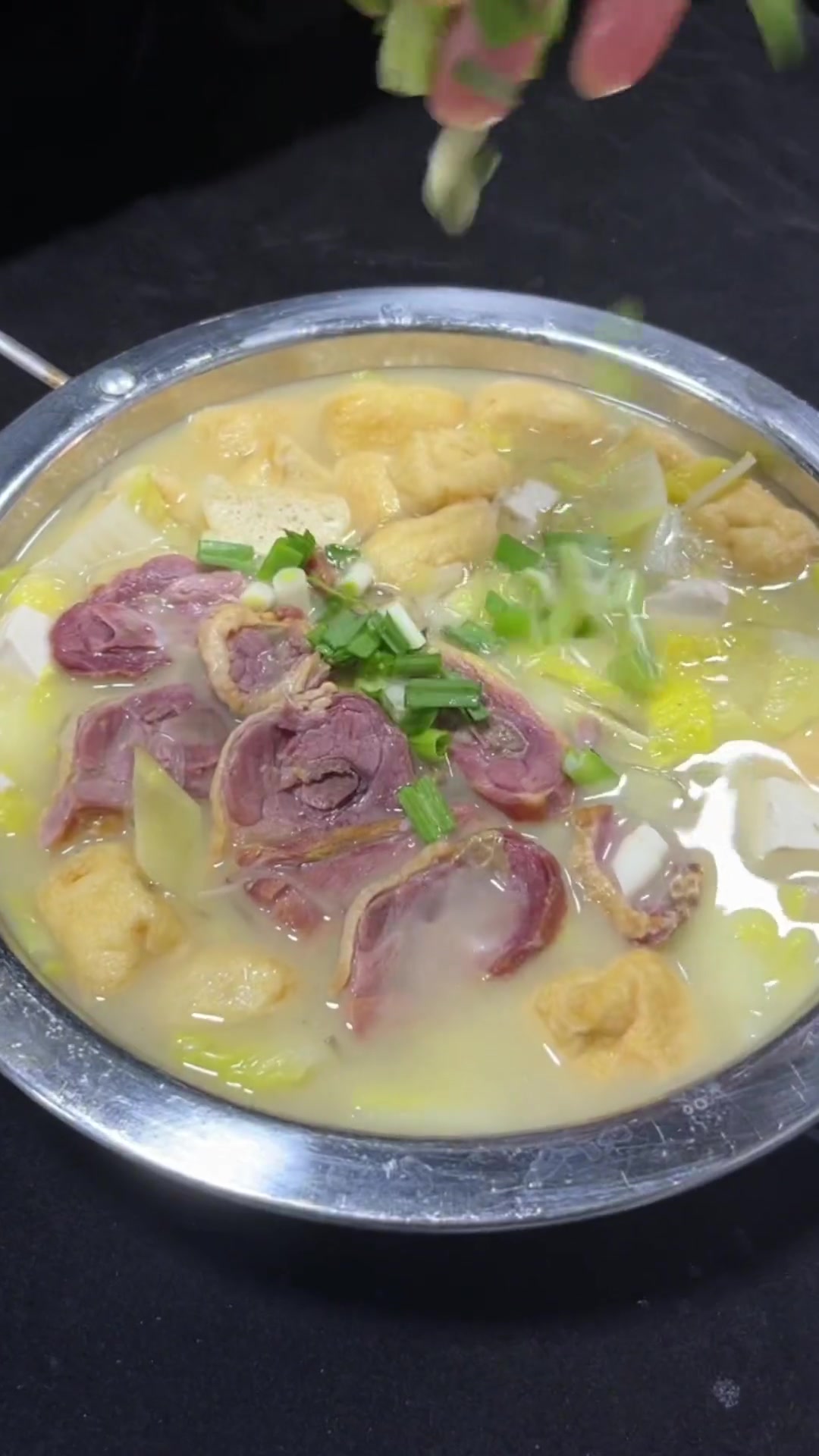 咸鸭腿锅仔 爱生活爱美食 家常便饭最好吃 地道农家菜 家的味道 一日三餐人间烟火简单而美味