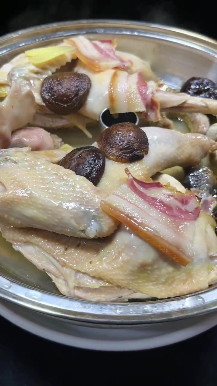 清蒸小公鸡头子 原汁原味 生活的烟火气息 大口吃肉的感觉真好