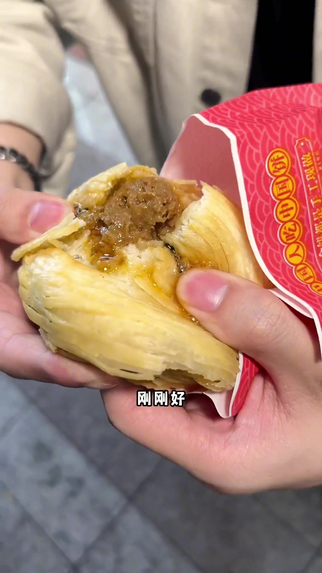 打卡东莞常平百花美食,小伙伴们千万别错过常平饼哥(锦当鲜牛肉饼)满口爆汁的金丝牛肉饼,我一