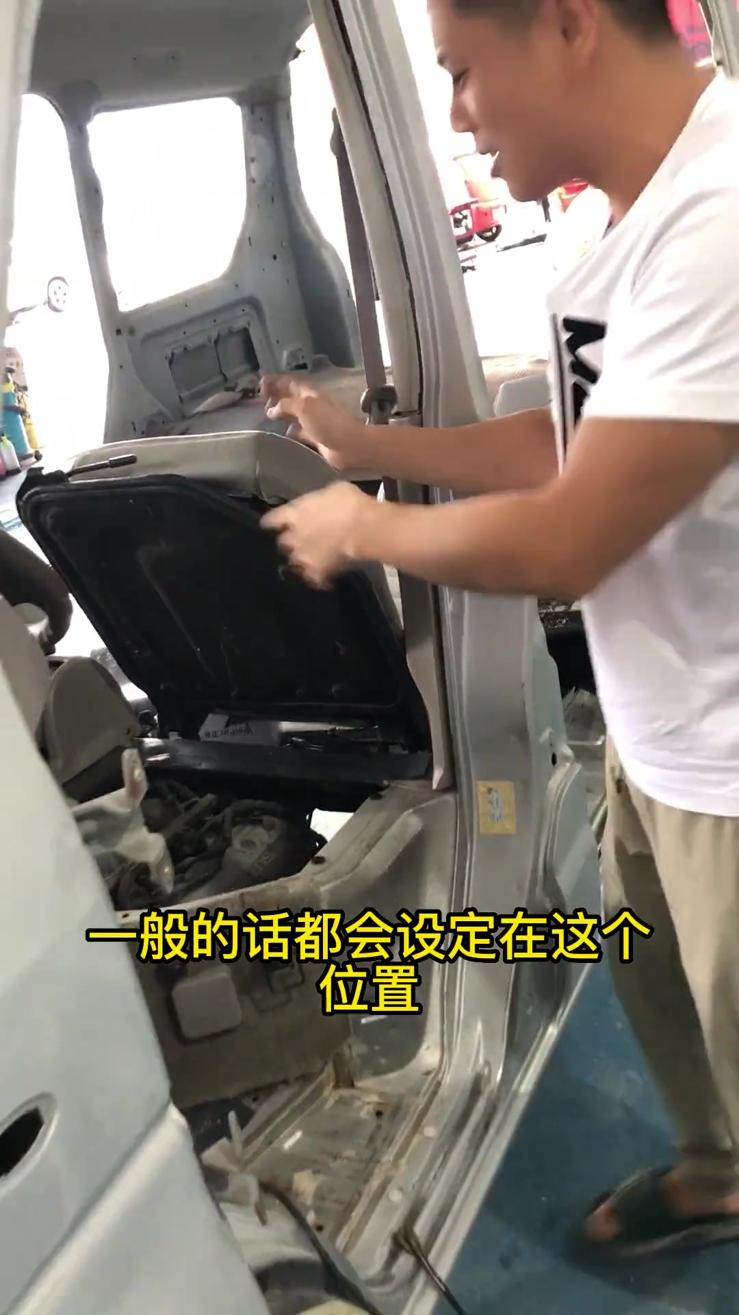 第8集|浪迪蓄电池所在的位置,原来在这里 浪迪 旅行车 汽车知识