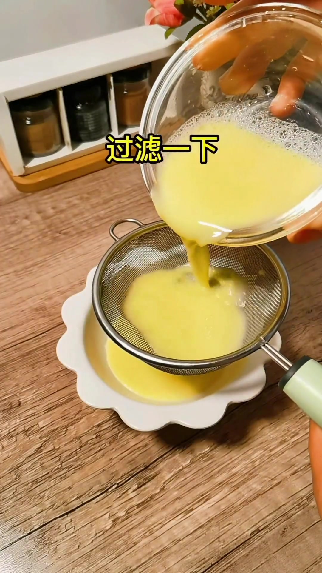 都知道鳕鱼营养很丰富 很适合宝宝吃 今天给大家分享一款鳕鱼的做法 鳕鱼蒸蛋羹鲜嫩营养 搭配