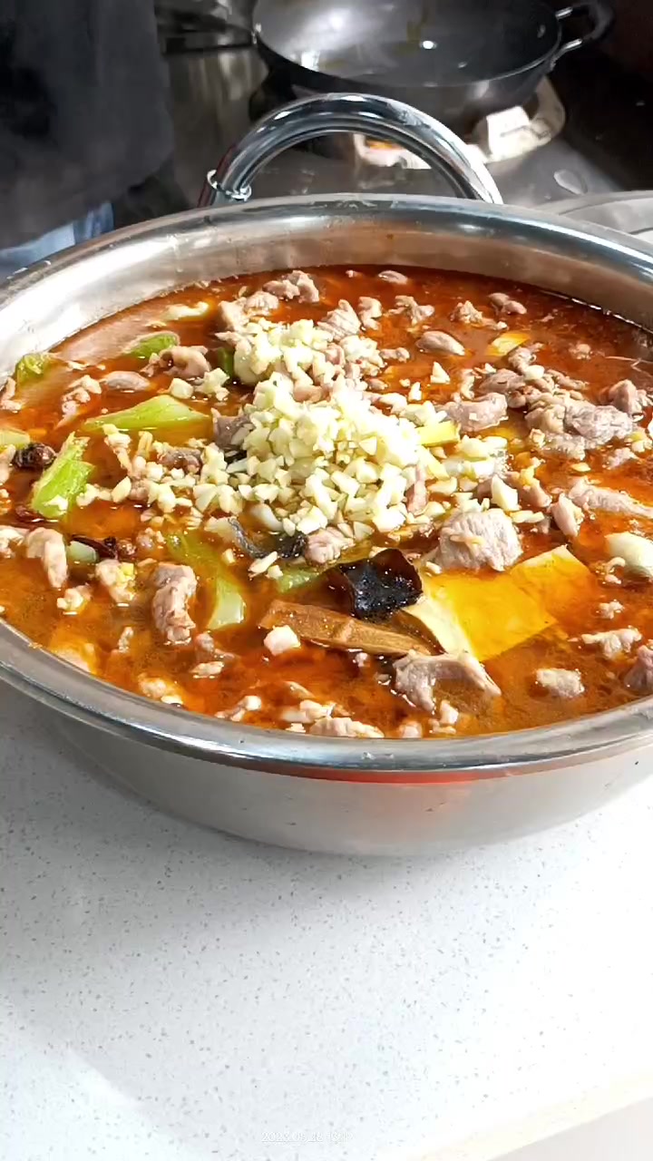 煮肉片给员工餐,隔着屏幕都想吃
