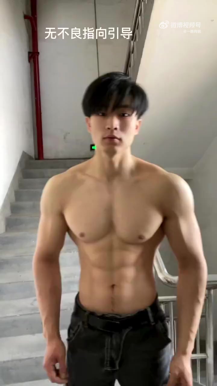 肌肉男 帅哥 胸肌 腹肌 男模 腹肌展示