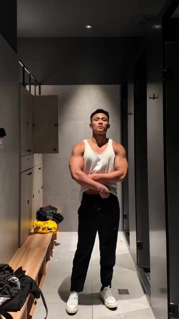 肌肉男 帅哥 胸肌 腹肌 阳光男孩 腹肌展示