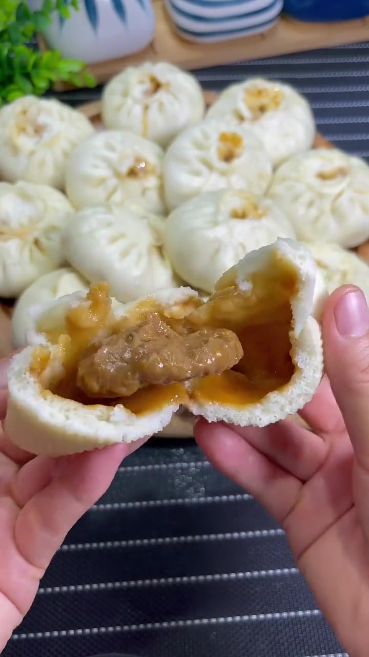 中午吃什么「蒸包子」蒸包子简单又好吃的秘诀,不塌陷不回缩,松软好吃,新手一看就会~