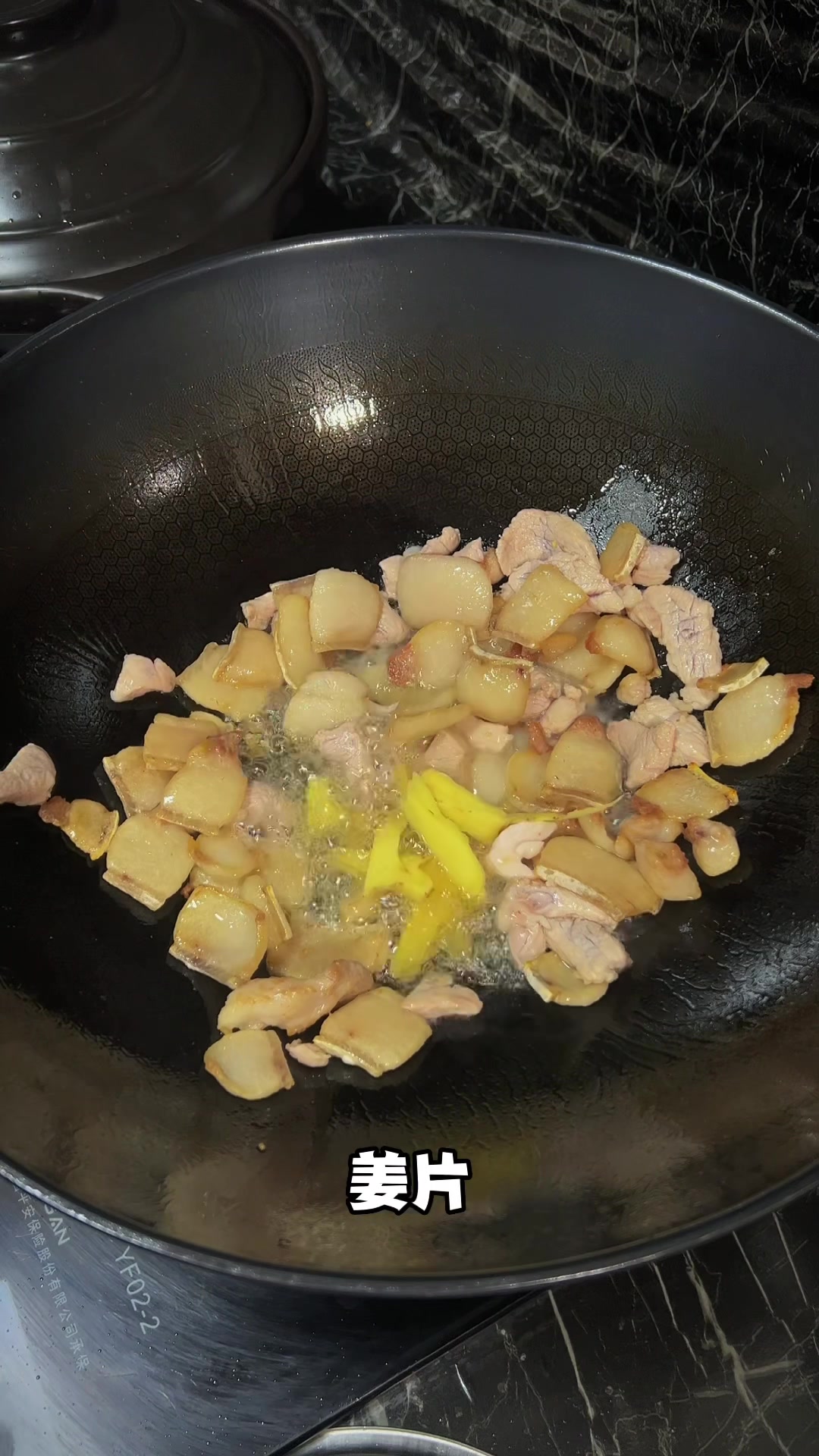 每天一道家常菜,今天吃鲜竹笋炒肉。