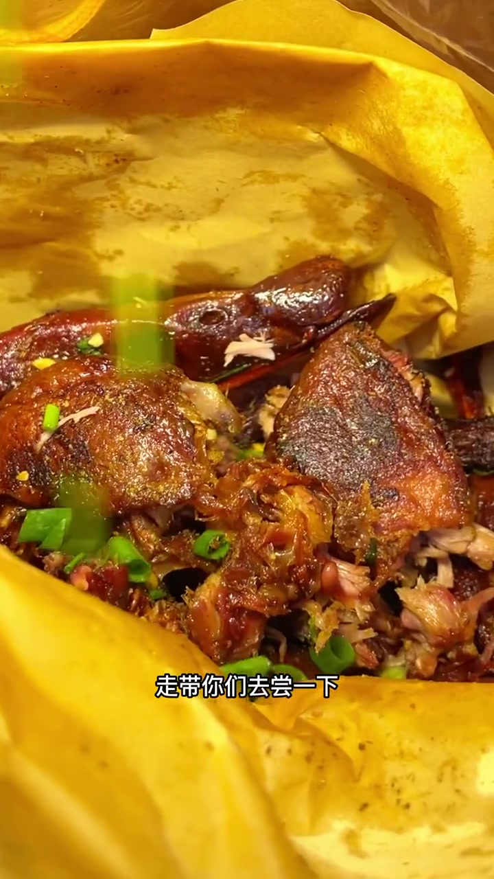 路过都可以来尝个铁板烤鸭哦～每日烤制两小时再拿铁板压香味四溢 寻味街边小吃 现烤现卖 新鲜