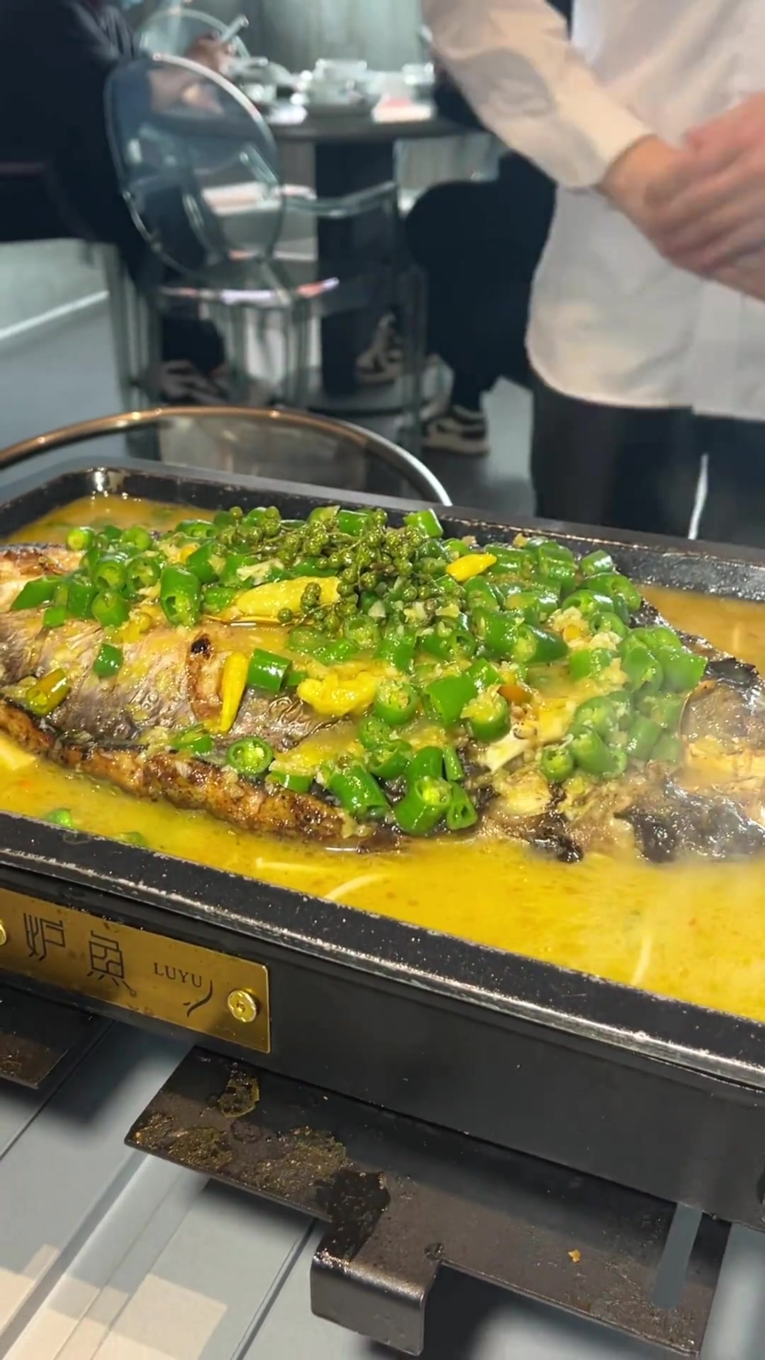 炉鱼也来龙港新鸿了 炉鱼 据说他们家装修花了300多个w……烤鱼 美食探店流量来了 到点了