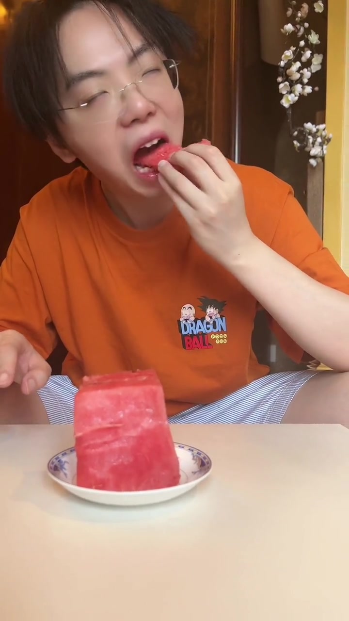 试吃蓝鳍金枪鱼中腹,味道很赞!蓝鳍金枪鱼