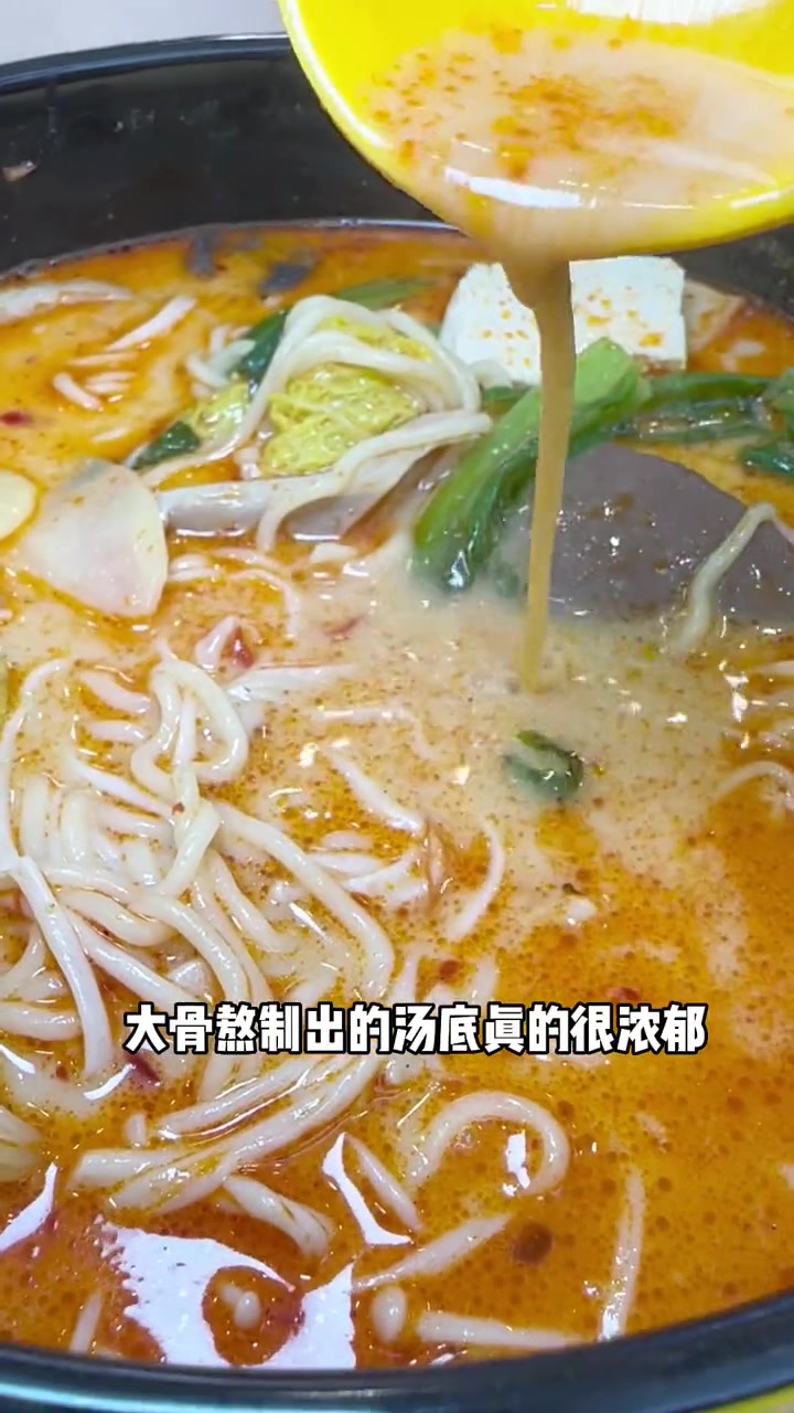生龙负一层这家麻辣烫,让我天天来吃都乐意!口味一绝价格还美丽!一份麻辣烫或麻辣拌再送一瓶饮