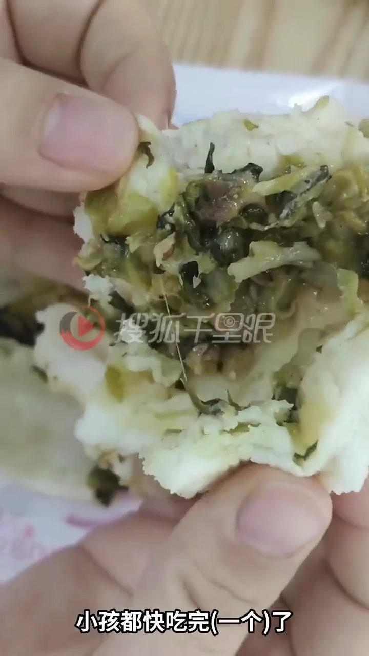 「女子买包子变质拉丝索赔1000被拒,店家:包子一锅蒸的,不可能只有3个变质「思考」」据 