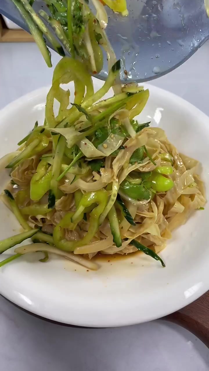 这个夏天凉拌菜真的太赞了!50克147大卡15克碳水17蛋白质,非油炸还是高蛋白,脂肪只有