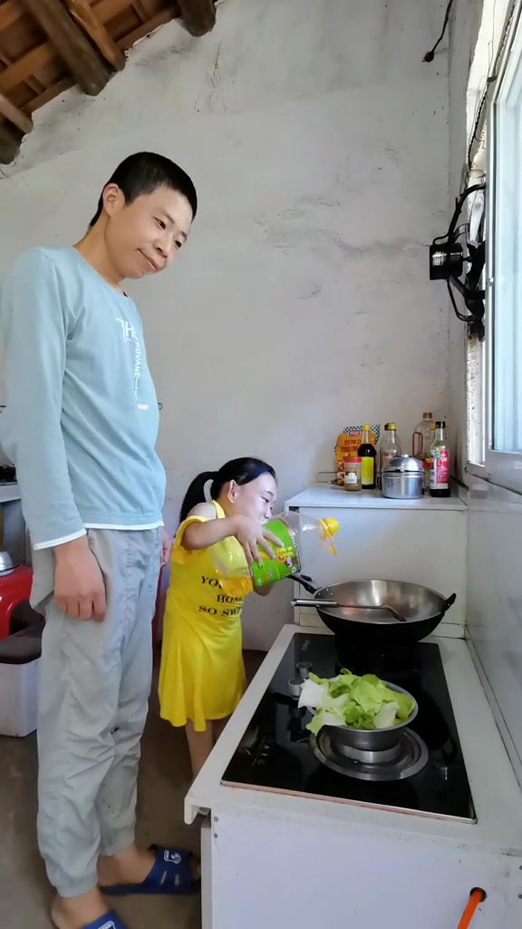 今天学做菜失败,男友又揍我了