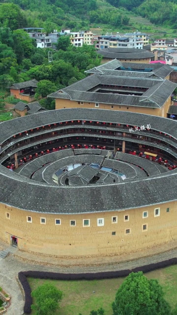 福建永定土楼王-承启楼,电影《大鱼海棠》的取景地,也是“椿”的家 神之围楼,这座世界遗产充