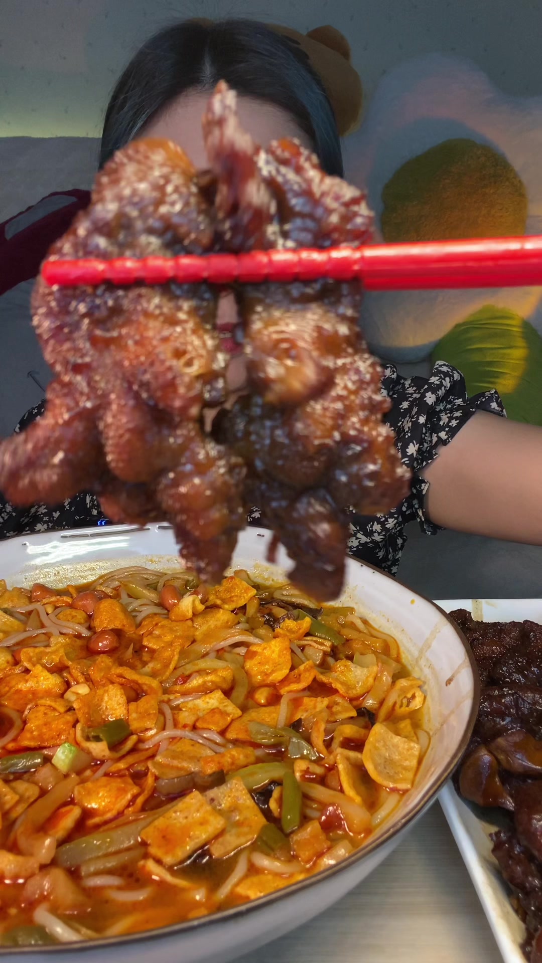 爆臭爆辣螺蛳粉+虎皮猪蹄鸡爪!狠狠开炫