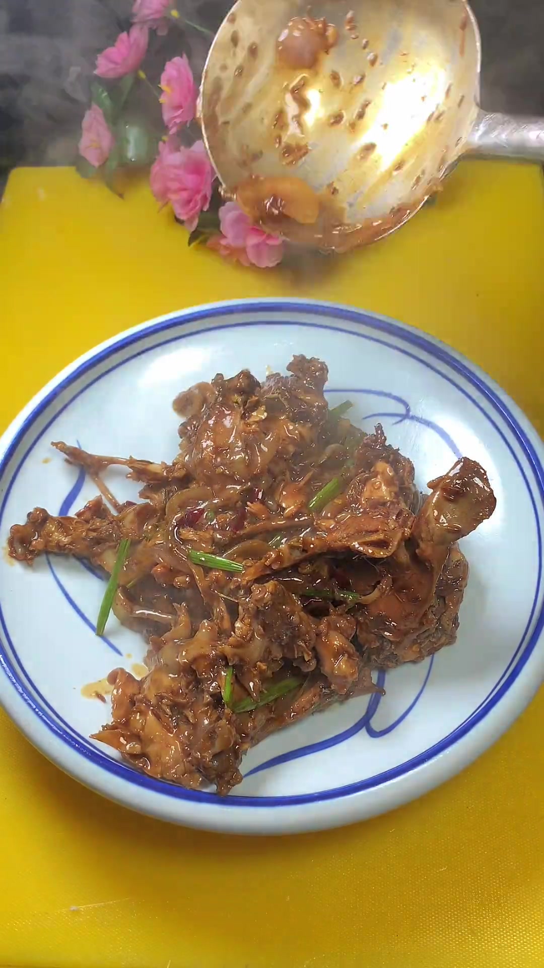 孜然鸡骨架 家常菜 +上热门 +小助手 真实有效,加上猪大油真的很好吃