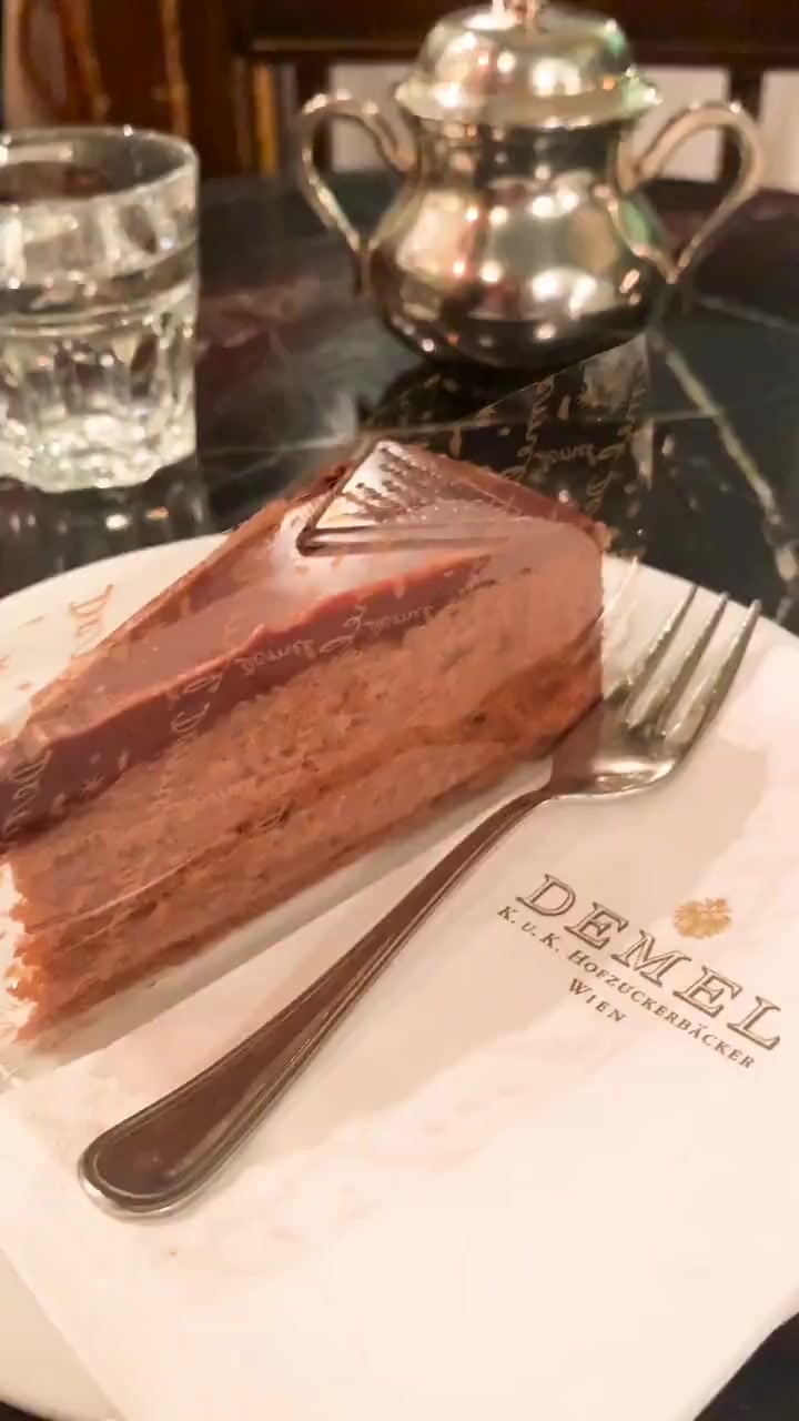 欧洲的皇室最常去的蛋糕店,我来帮各位品尝一下里面的蛋糕