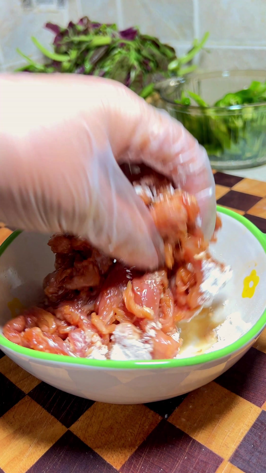 一个人也要好好吃饭~给自己做一份青椒肉丝盖饭,有饭有菜还有肉