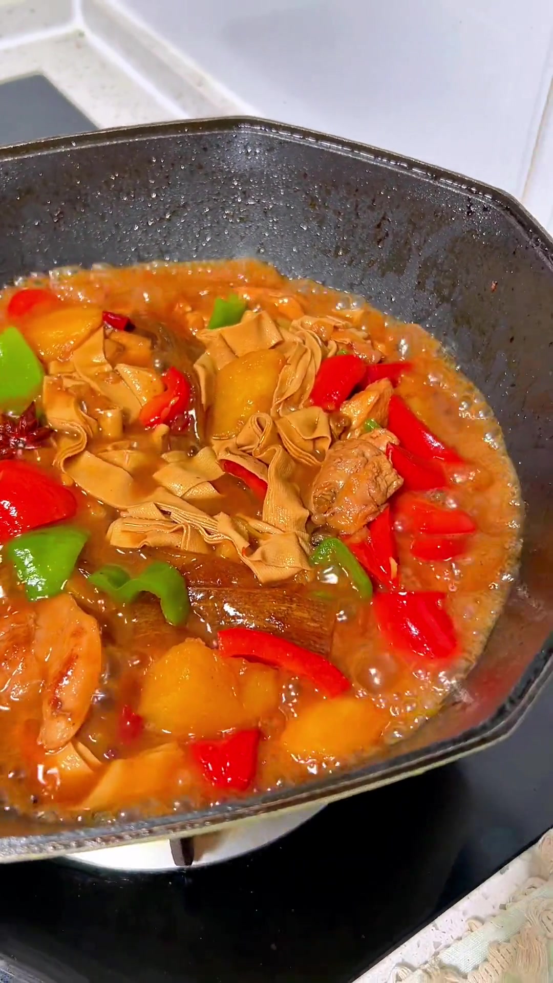 黄焖鸡米饭被我俩吃的只剩辣椒了……黄焖鸡米饭 黄焖鸡米饭家常做法 下饭神器 嘎嘎好吃 男人