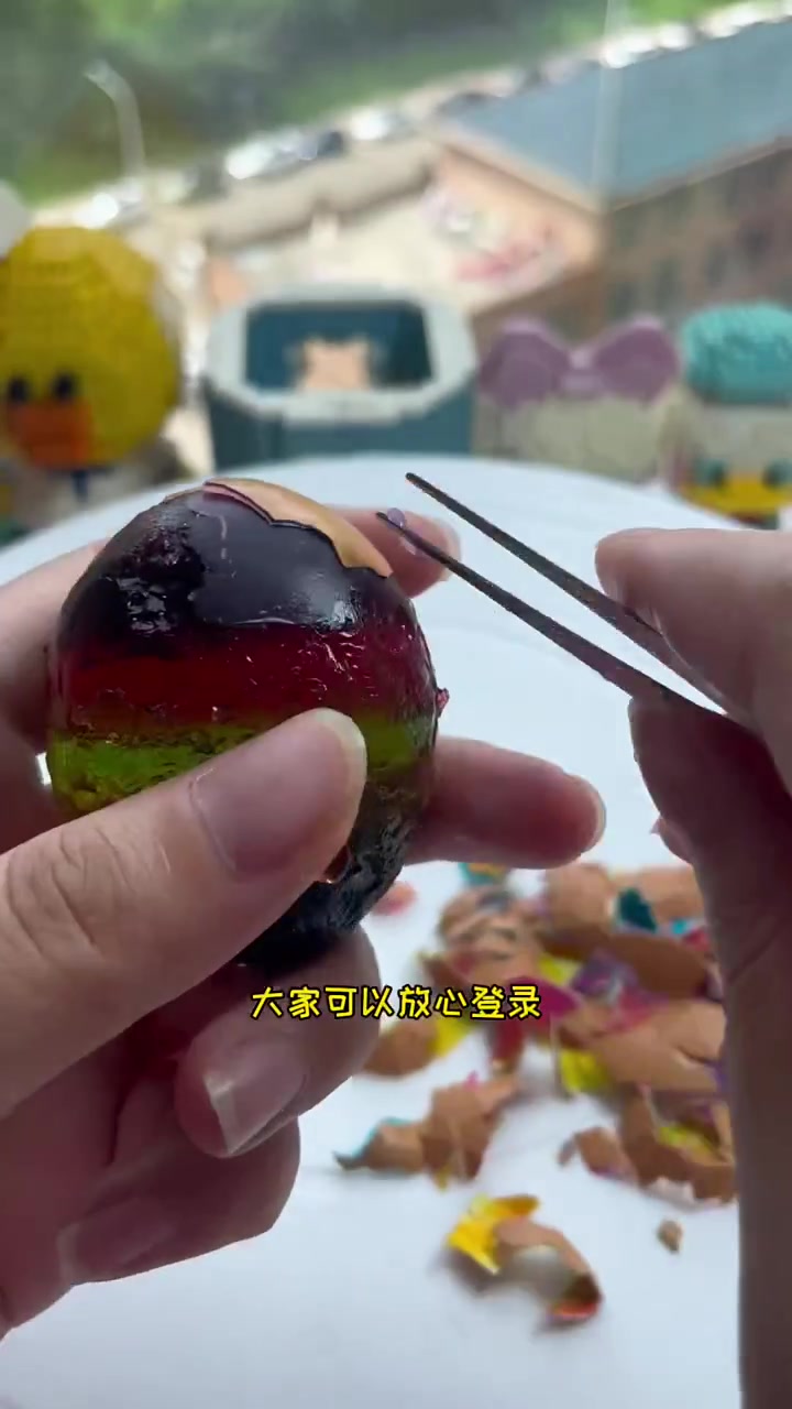 用鸡蛋壳就能做彩虹蛋,你们吃过没有?