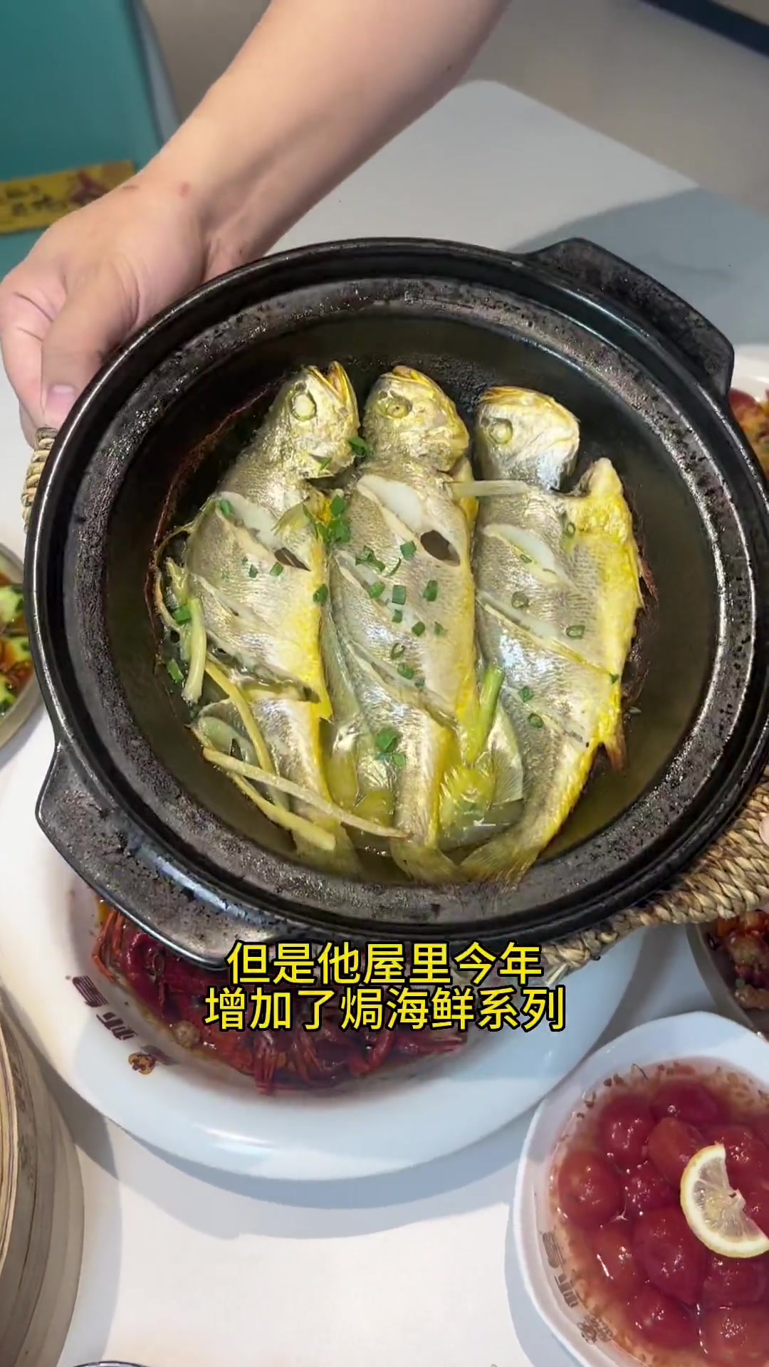 湖北潜江小龙虾扛霸子虾皇放大招了!原价188蒜蓉和油焖大虾现在只要99!还有好多新品和活动