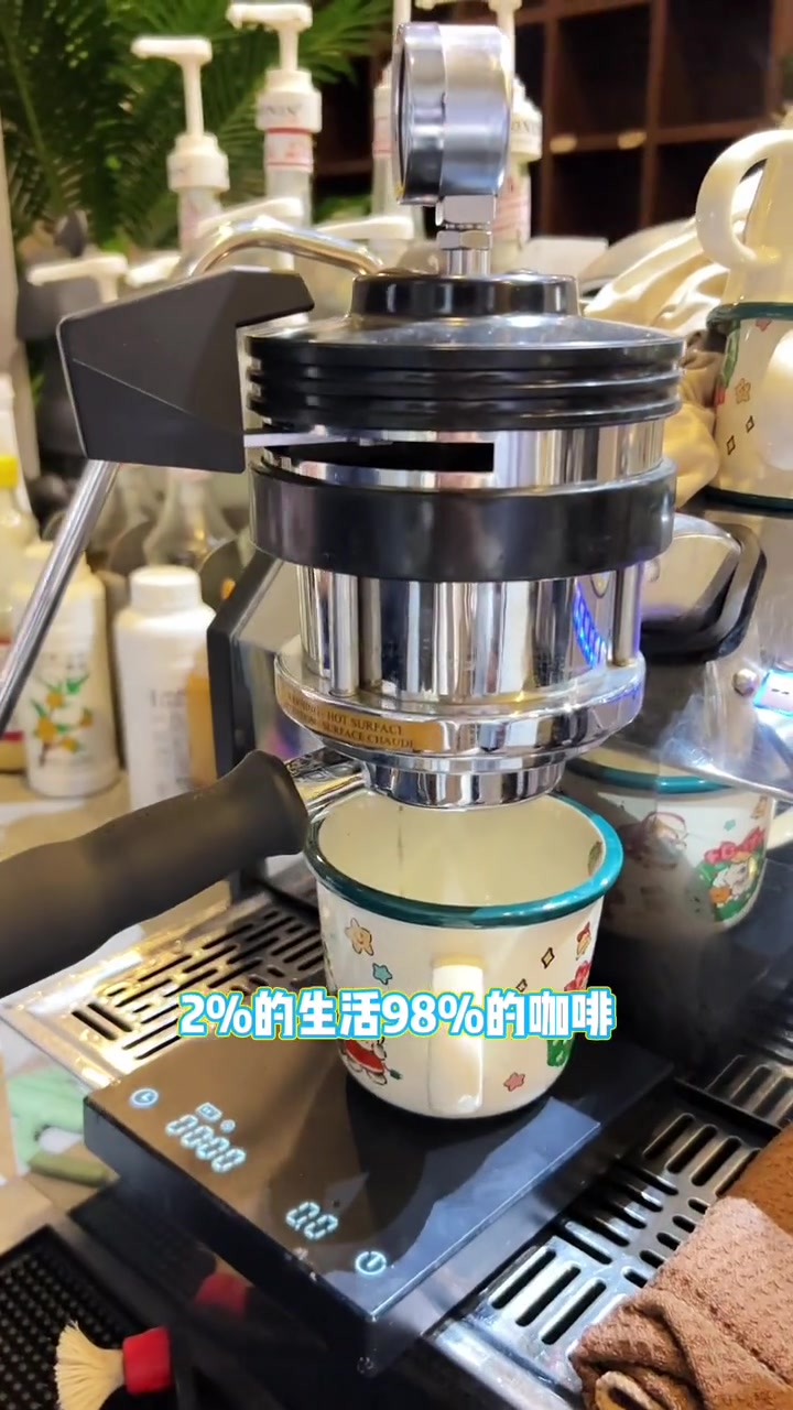 生活再匆忙,也要留下属于自己的时光,智者不入爱河,咖啡填满生活。这家藏在常熟世茂的夏至咖啡