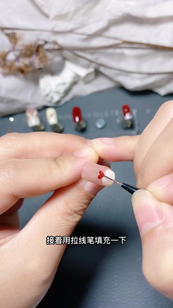 穿戴甲定制给指甲搞点仪式感不过分吧手绘兔子、冰糖葫芦、可爱又喜庆,日常百搭款! 美甲教程 