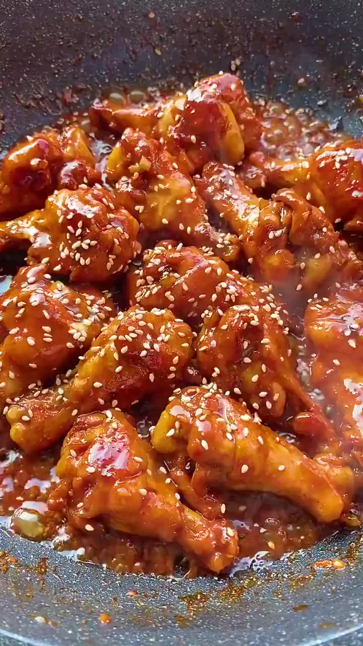 五小布分享「色香味俱全的照烧小鸡腿」推荐一个鸡腿的简单做法——照烧,只需准备鸡腿和几种常见
