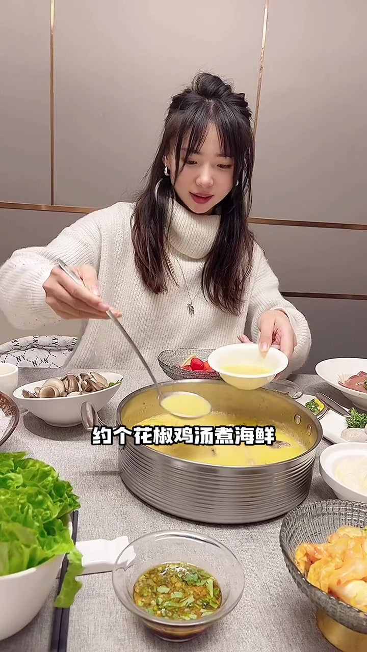 马上情人节了,没想好去哪里吃饭的去麟李轩吧,环境好,这个花胶鸡汤海鲜特别上档次 美食探店流
