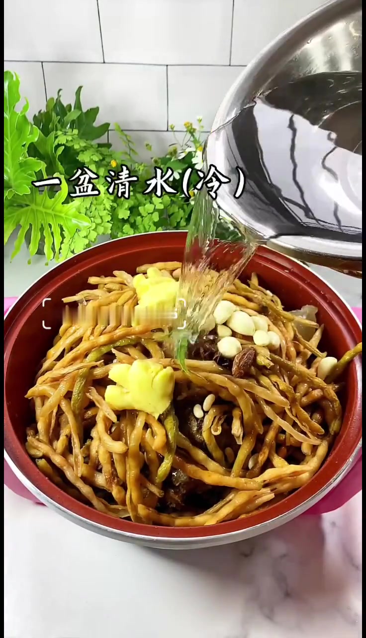 干豆角炖腊肉/咸香软糯、年夜饭必备菜谱