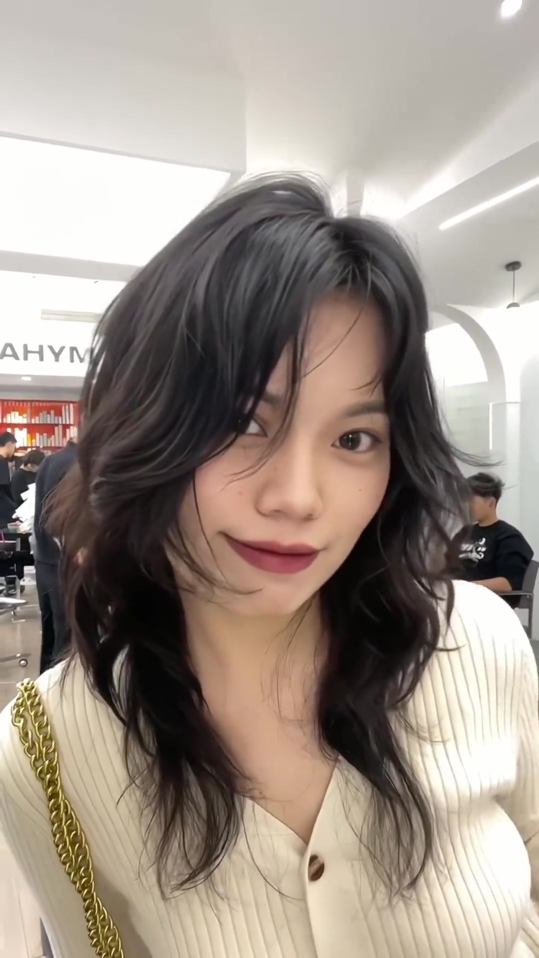 方圆脸女生适合的发型 狼尾鲻鱼头烫发教程(方圆脸)建议拿给你的托尼老师看 剪发前vs剪发后