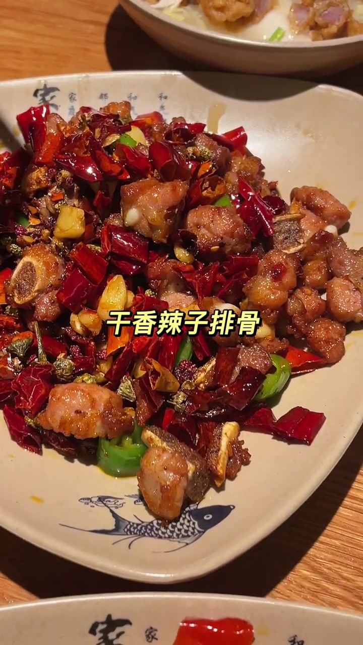 吃过那么多翘脚牛肉,还是这家让我记忆犹深,排队还是挺多的,所以要趁人不多的时候来,每个菜品