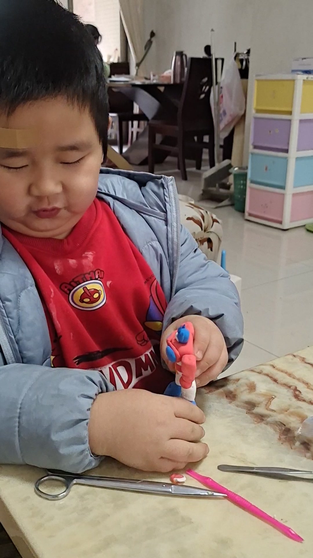 超轻黏土做的擎天柱缓解可以活动的哦