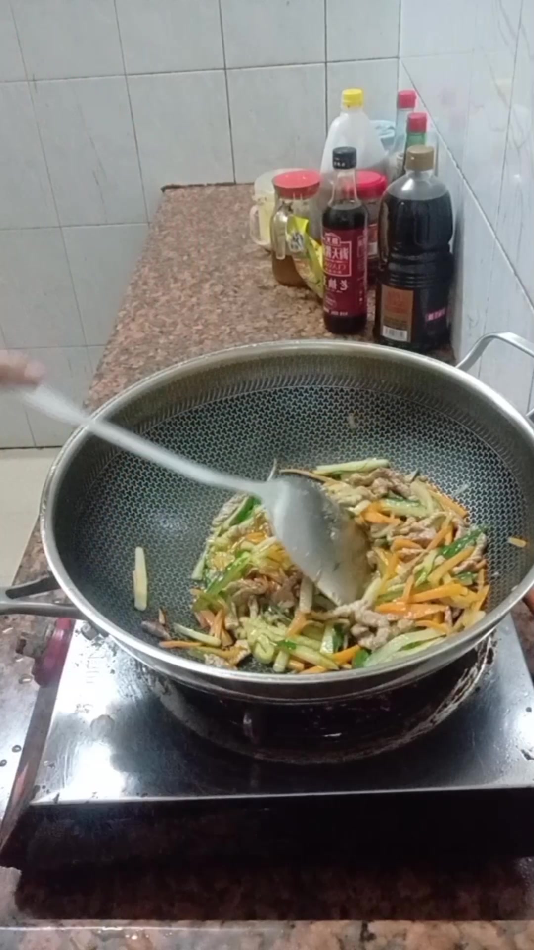 腊肉炒猪血丸子,再配个三鲜丝绝了