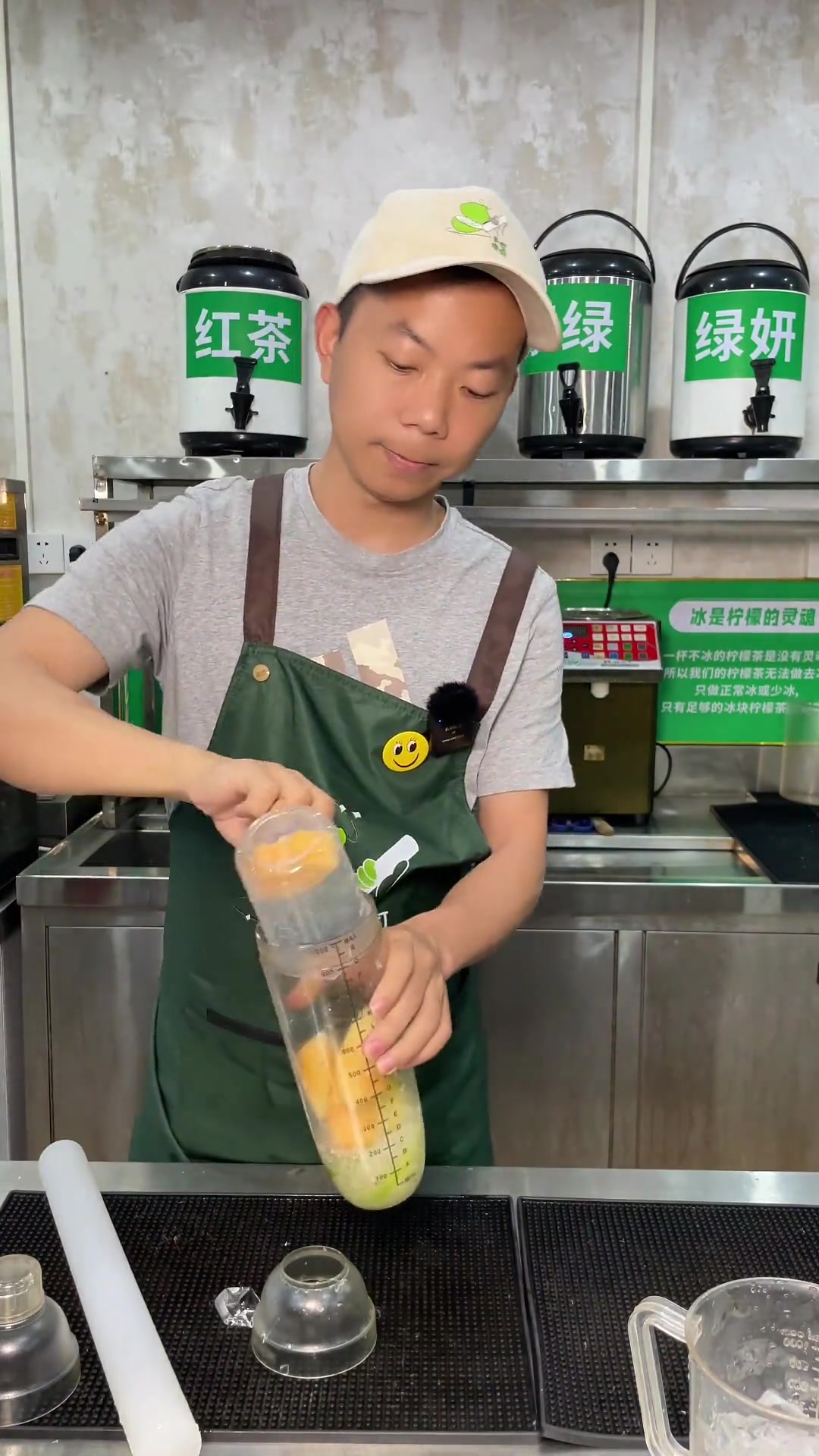 手打柠檬茶 给生活加点甜每天都快乐一点 记录摆摊生活 在路边摊感受人间烟火 真材实料才能做
