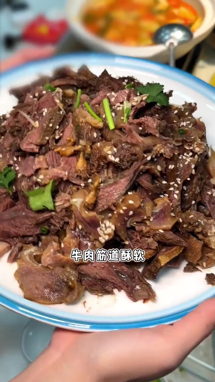 这家牛庄,居然是会吃牛头的!一份就能撑饱8个壮汉!还有特色湖北菜也yyds哇～东莞探店 夏
