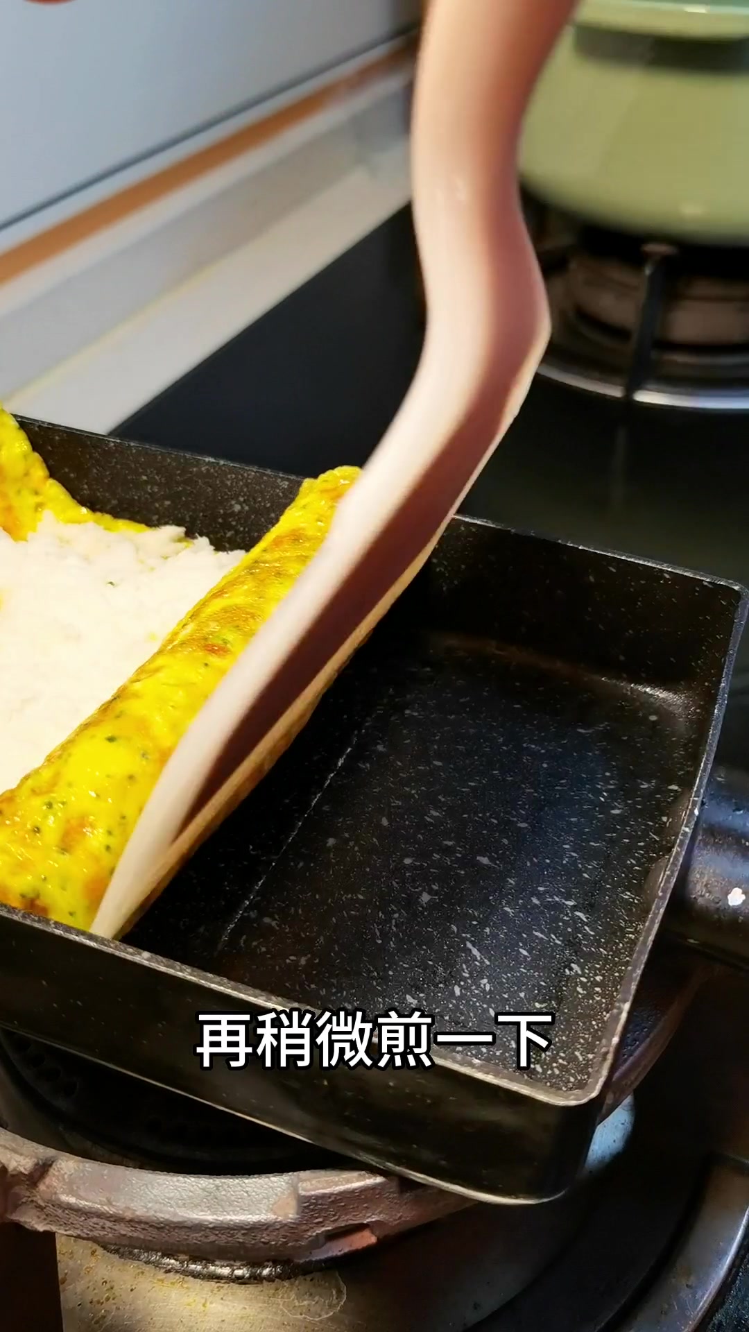 清淡口早餐搭配,山药厚蛋烧和瘦肉馄饨,还有苹果火龙果汁,好吃