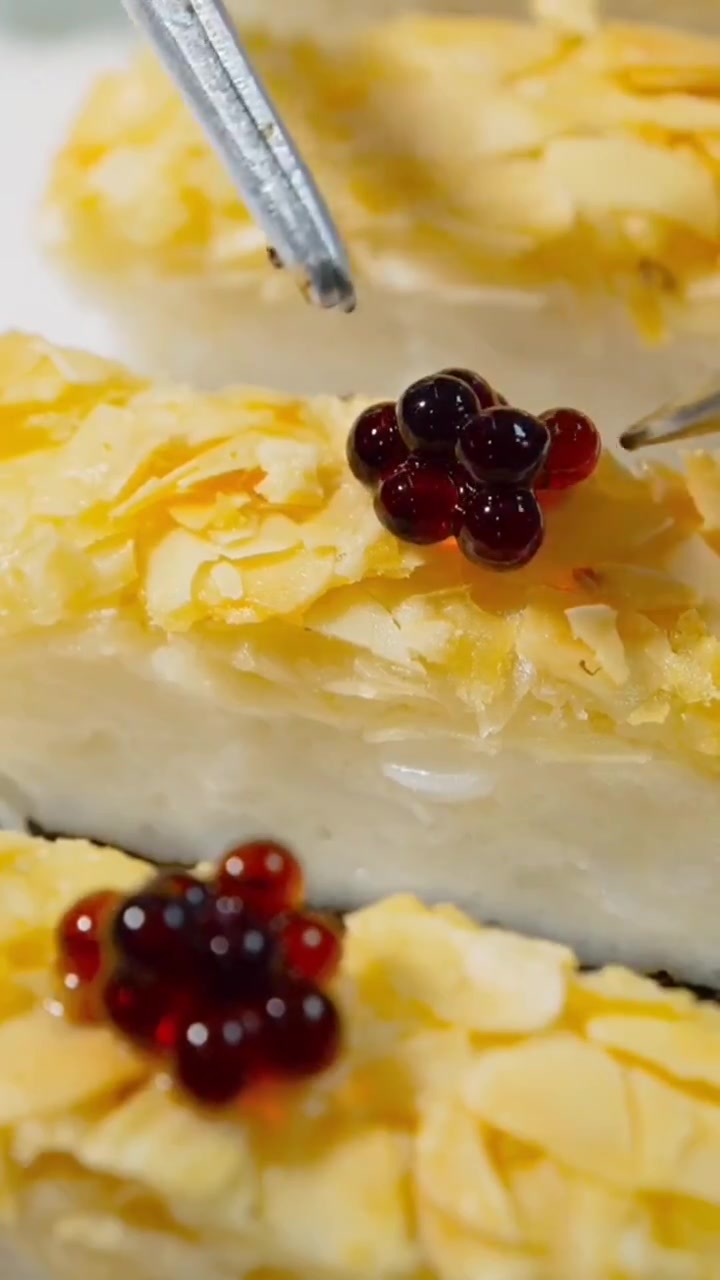 一道高颜值美食杏香紫菜墨鱼饼 菜