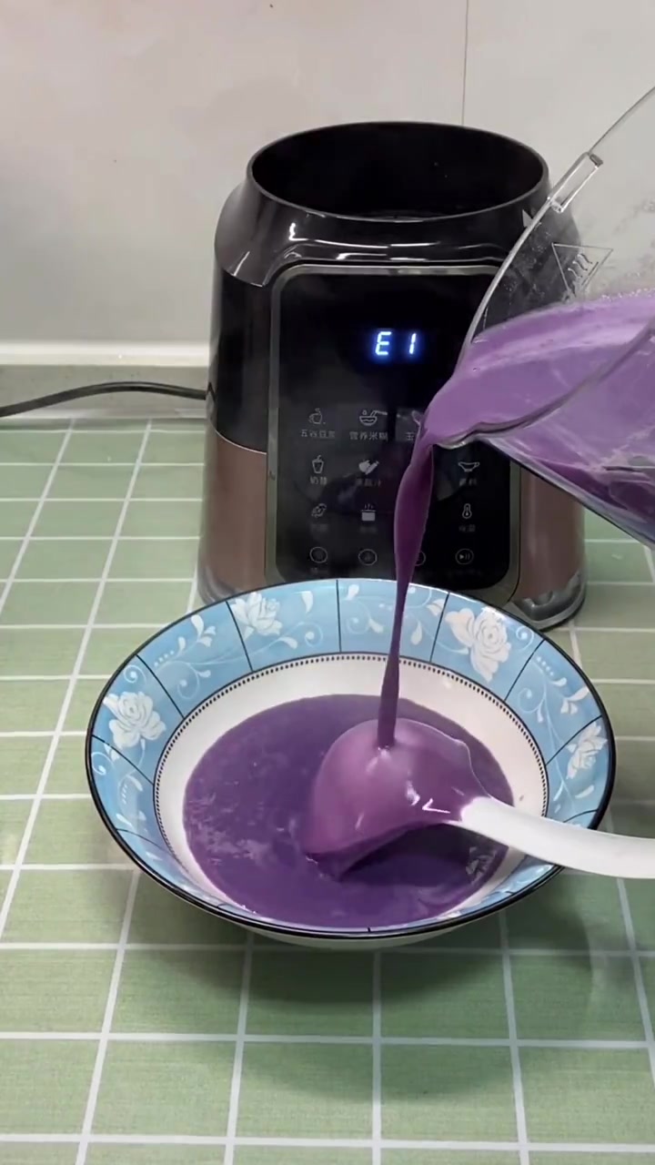 破壁机做好喝的紫薯燕麦豆浆