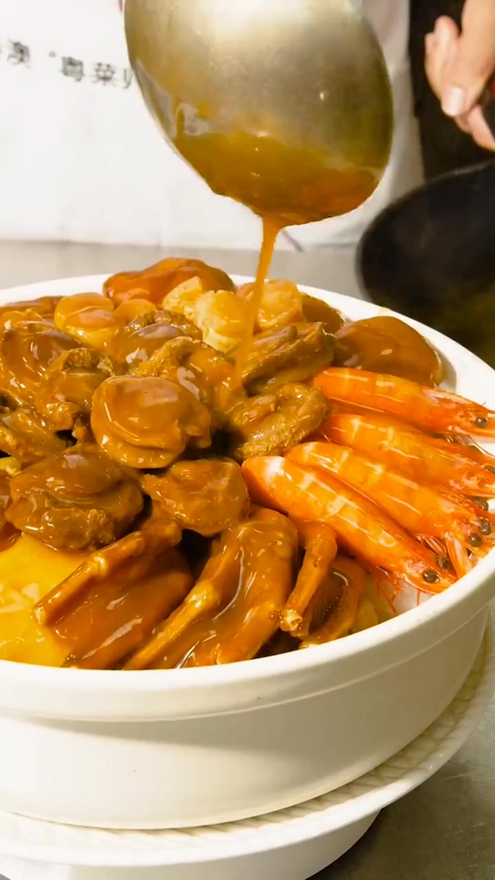 广东过年过节人气美食大盆菜,在深圳过年一定要来一盆哦!